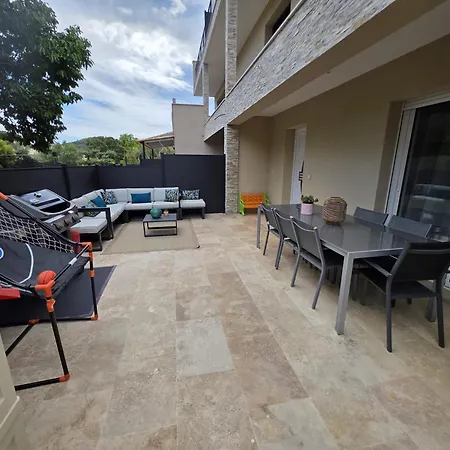 Superbe Appartement, 2 Chambres, 7 Couchages, Avec Terrasse, Proche Centre Et Plages