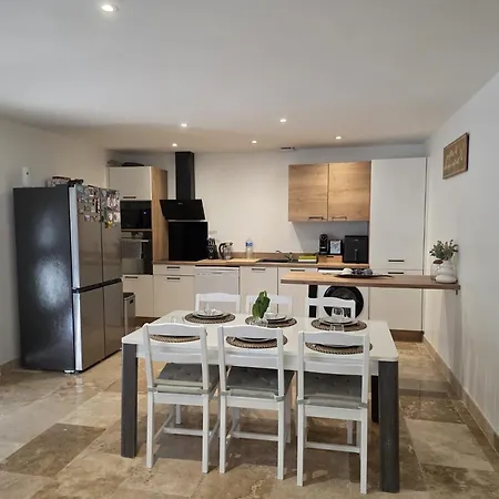 Superbe Appartement, 2 Chambres, 7 Couchages, Avec Terrasse, Proche Centre Et Plages شقة