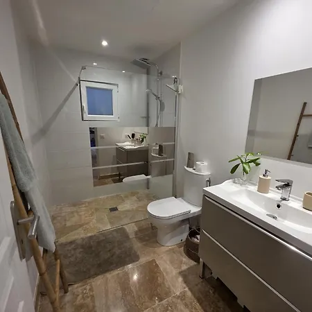 Superbe Appartement, 2 Chambres, 7 Couchages, Avec Terrasse, Proche Centre Et Plages شقة *